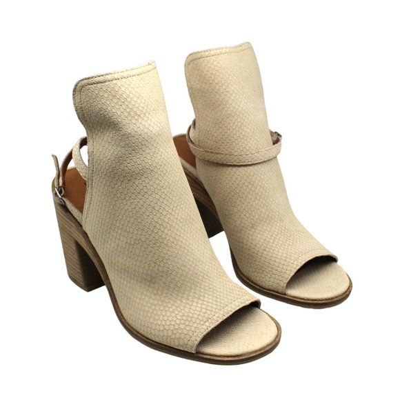 Lucky Brand Women's Velitina Dress Booties: Step into Style and Comfort
