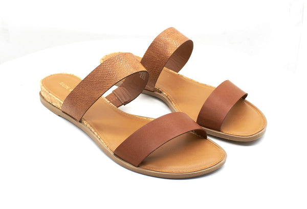 An understated duo of wide straps tops off the sensible wedge heel lift of the versatile Easten sandals from Sun + Stone